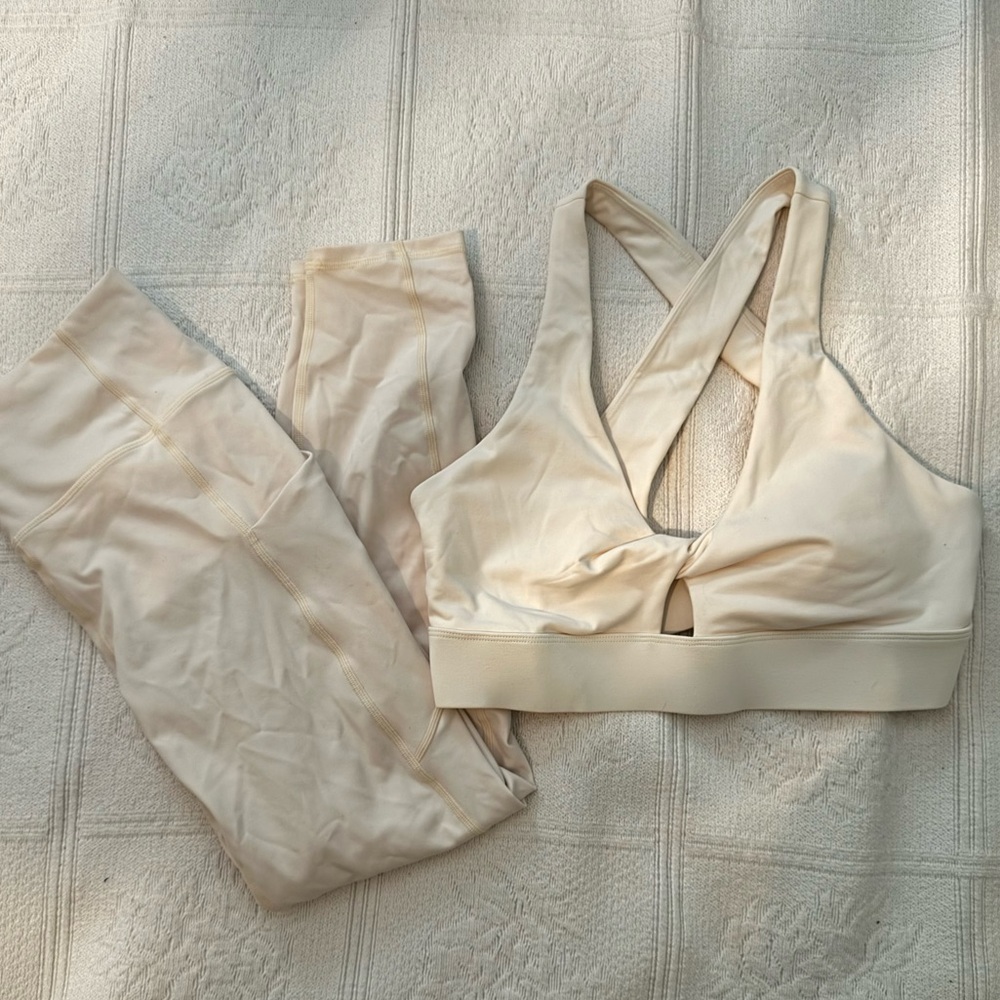 FABLETICS Cream Sports Bra Size Medium NWT